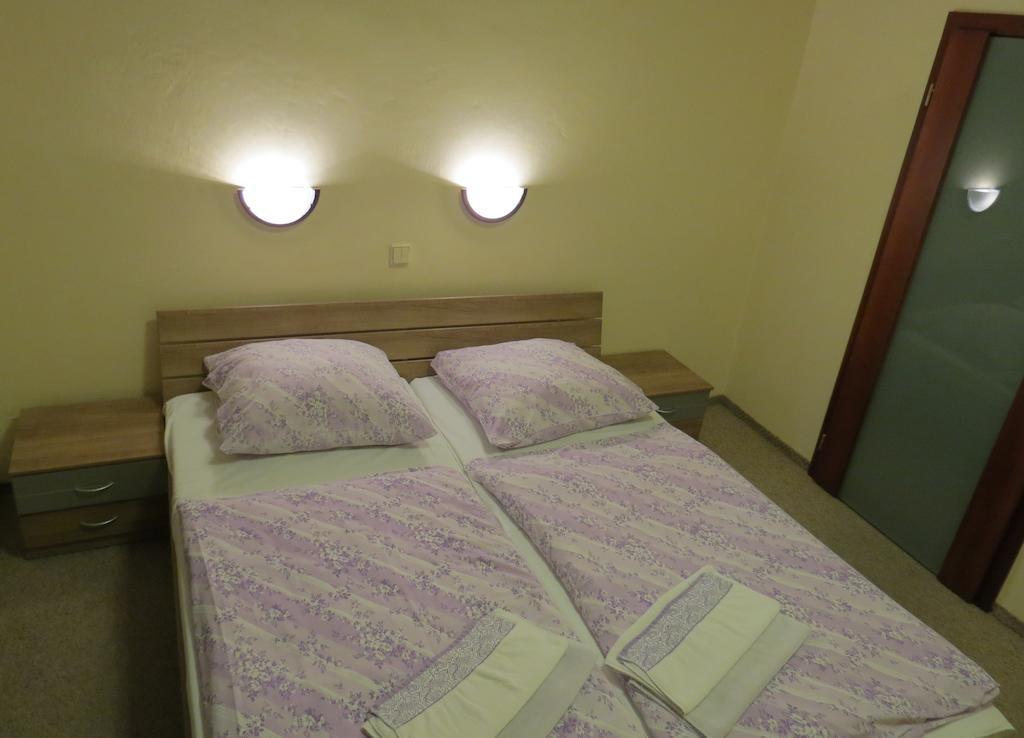 Hotel Cesky Dvur Beroun (Central Bohemian) Quarto foto