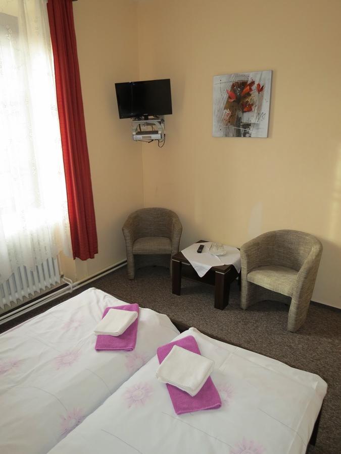 Hotel Cesky Dvur Beroun (Central Bohemian) Exterior foto
